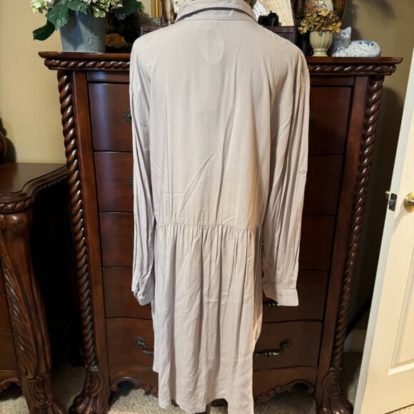UMGEE Gray Baby Doll Style Button Down Top NWT - Picture 3 of 7